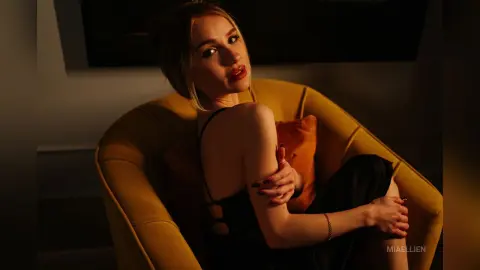 MiaEllien — 𝓐 𝓿𝓲𝓼𝓲𝓸𝓷 𝓲𝓷 𝓫𝓵𝓪𝓬𝓴
