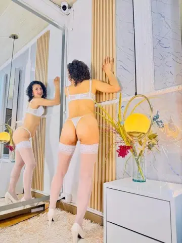 arianarusell — Streamate Photos