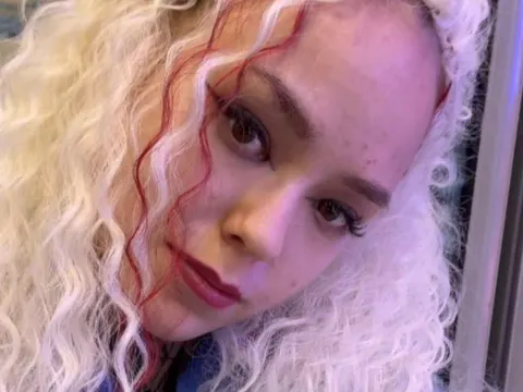 HesavaLara cam model