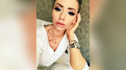 Arianna — Selfies &amp; Behind the camera