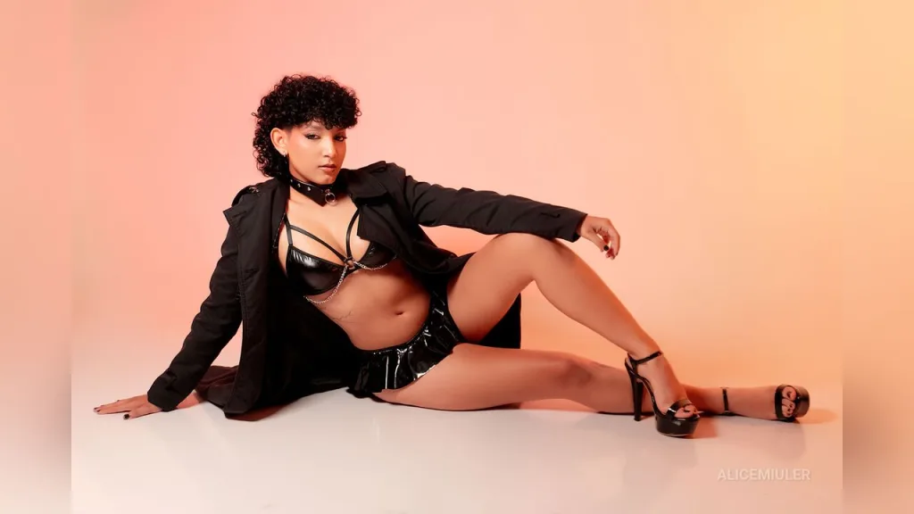 AliceMiuler — Naughty