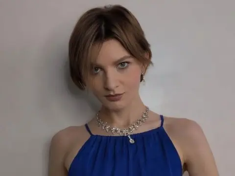 KarinaBiz cam model