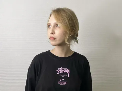 BenitaMoorehouse cam model