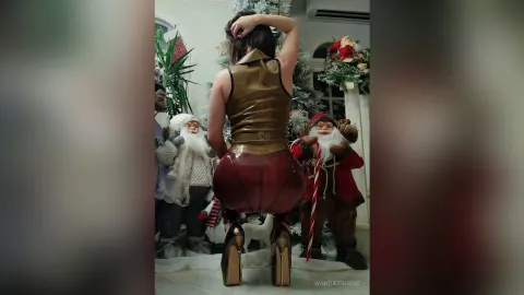 WandaThorne — Christmas selfies in latex