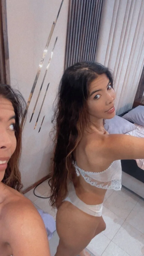 andreamilla — Streamate Photos