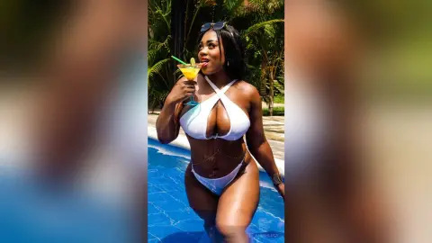 FarahLucy — 🍸🕶️🌞