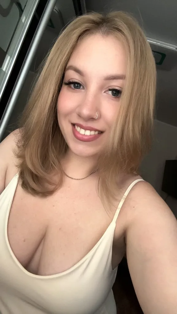 Luna_Gaze — Streamate Photos