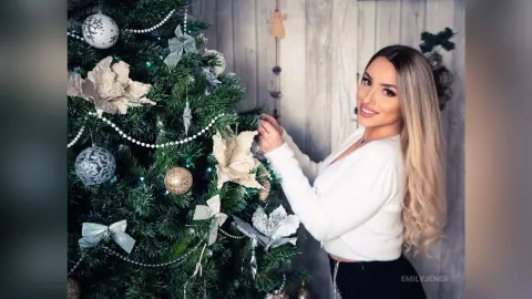 EmilyJener — HOT Christmas🎄🎁
