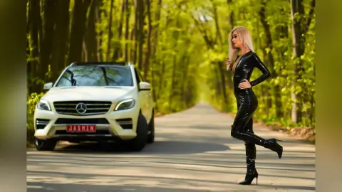 Evelyn — Mercedes -Benz!