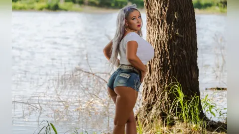 DelyaBitony — Curvy spicey woman
