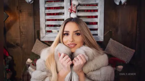 EmilyJener — HOT Christmas🎄🎁