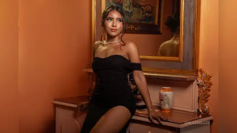ChloeMilles — You won’t be able to look away💋