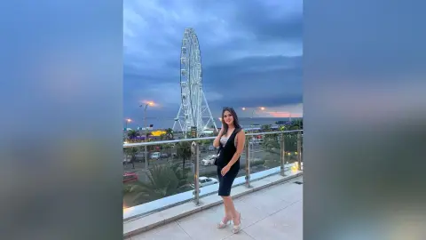 MariaHillary — Lady in Red
