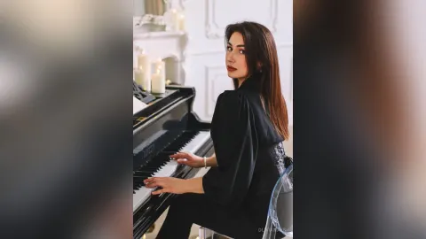 OliviaWays — lady at the piano🎹