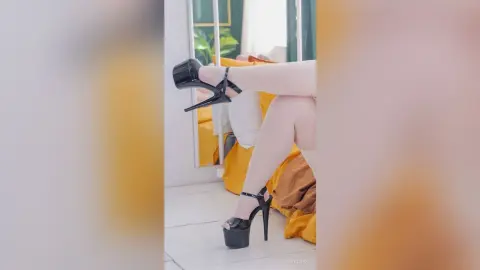 AvaLindt — High heel fantasy