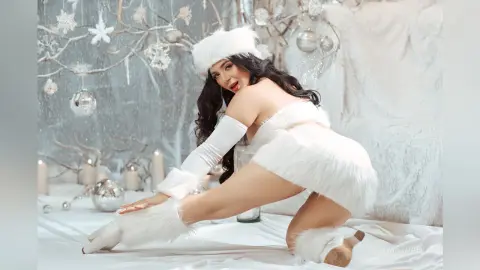 IvyStuart — WHITE CHRISTMAS  🎄