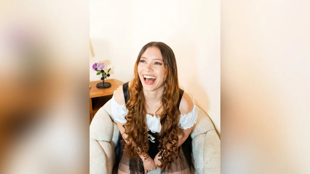 SaraDrew — live cam