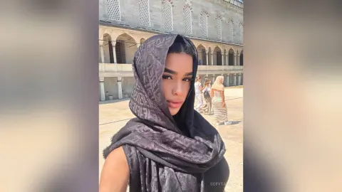 SofyTaylor — 🇹🇷🇷🇴🇬🇷🇪🇸