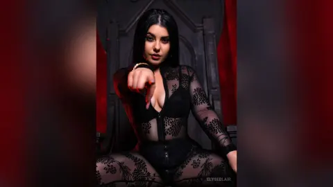 ElyseBlair — Sexy