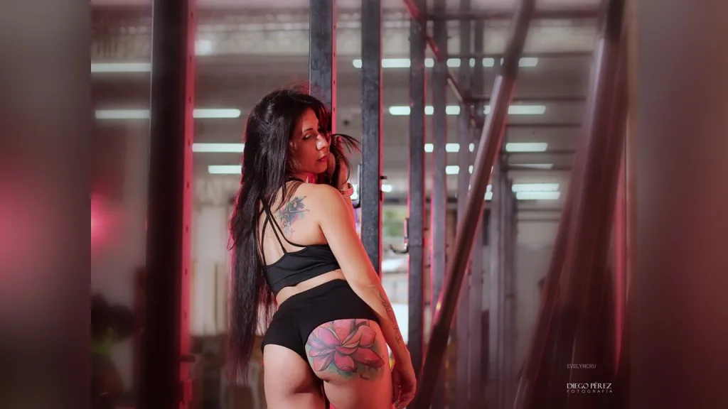 EvelynCru — SexxyAss