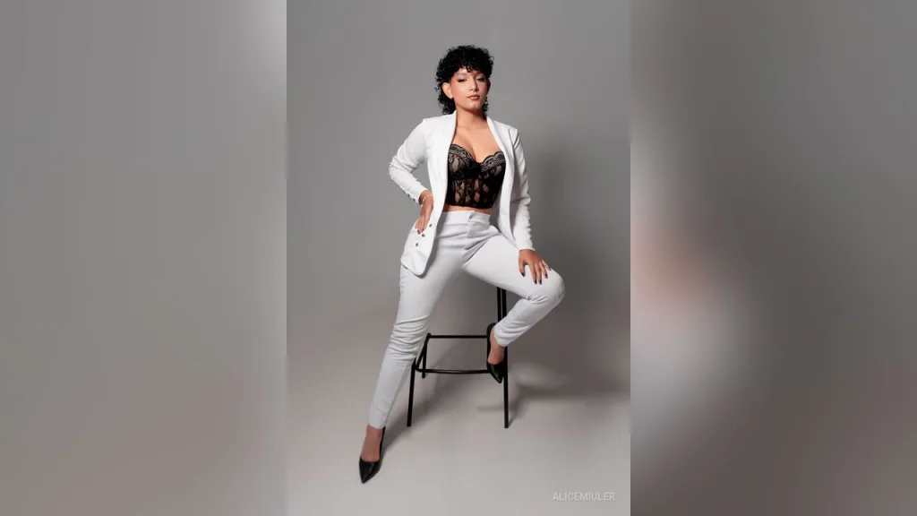 AliceMiuler — dangerous without losing elegance