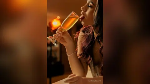 VanesaBellini — Staying classy🥂