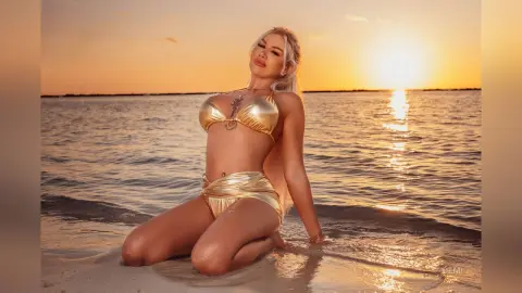 Demi — Maldives 🤍🤍🤍