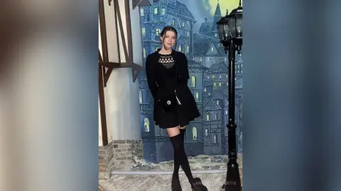 AntoinetteCurtis — my eyes are so bright in here.