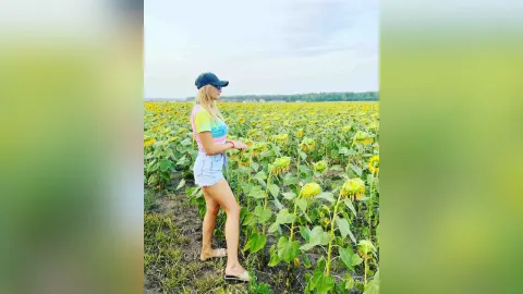 EvelynKeat — Farm girl
