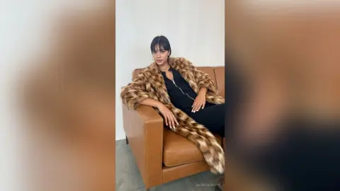 NaomiMoretti — Coat and passion under dessire