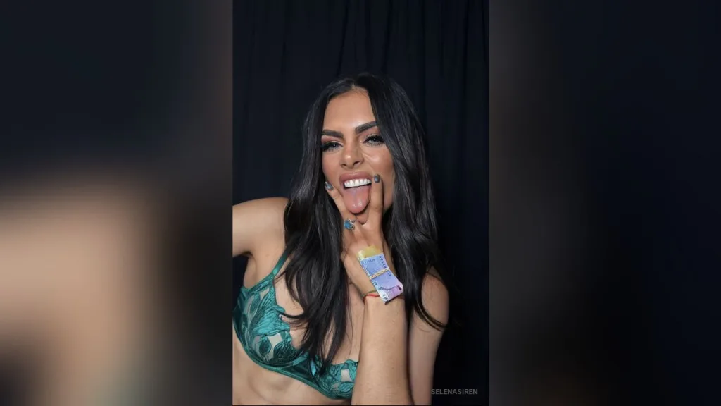 SelenaSiren — There more, better and wetter than this…