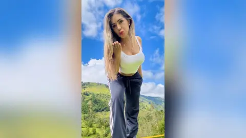 SarayYork — "The way to success is attitude"