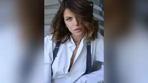 Mia — like a boss
