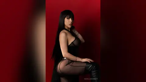 NicolleBennett — 𝓢𝓱𝓲𝓷𝔂 𝓢𝓮𝓬𝓻𝓮𝓽𝓼