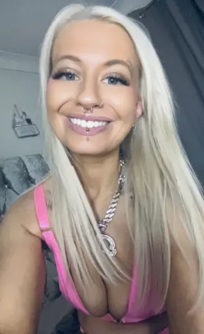 BabeBeth40 — Streamate Photos