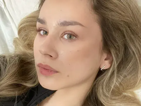 RoxanePoire cam model