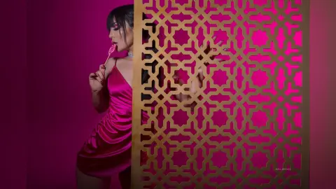 MellanyConnor — Pretty girl on V-Day