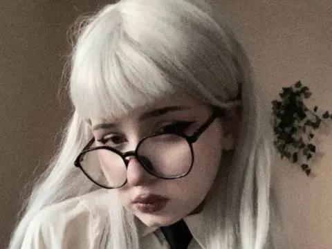 MonikaWilsson cam model