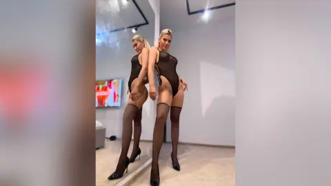 DeniseMoroye — Dare you to caress my long legs ✨❤️‍🔥
