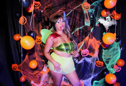 BustyGlow121 — Streamate Photos