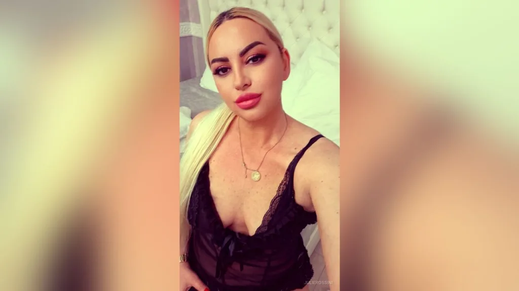 JulieRossini — Erotic curves