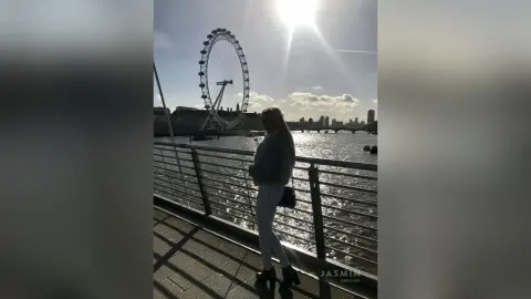 AmeliaGrandes — selfie Japan