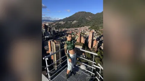 VanesaMartini — Sky High! 🏢