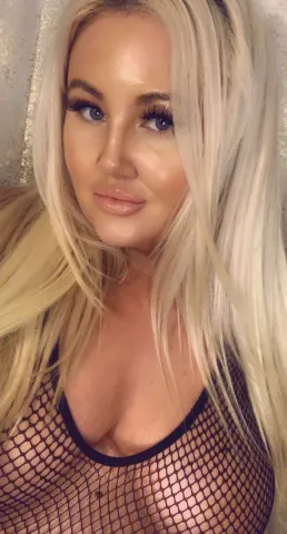 EnglishBrooke69 — Streamate Photos
