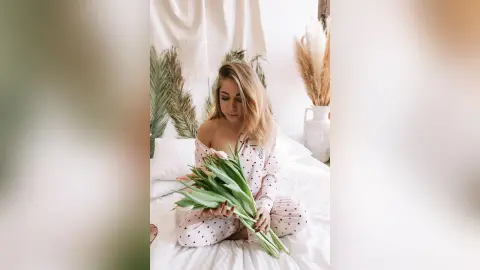 AuroraCrave — Morning with me ☕🍫🌺