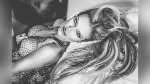 JuliaAzzuro — Desire in your room
