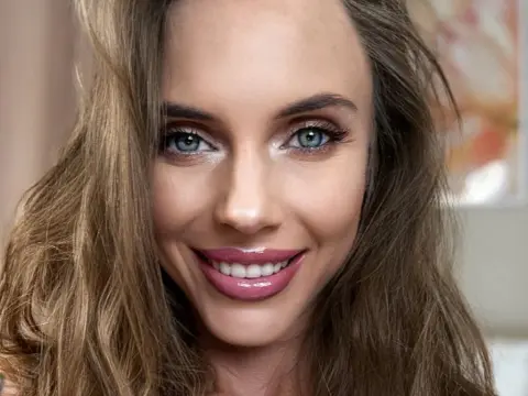 MichelleRouz cam model