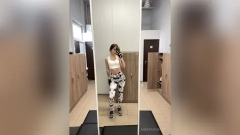 AnastasiiaElite — Me)