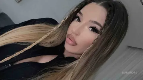 HanaRoss — Selfies ♥️