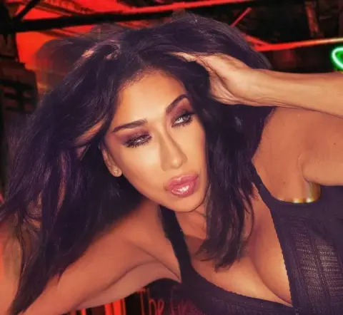 Jasmine300 — Streamate Photos